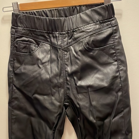 Faux leather leggings - Picture 2 of 5